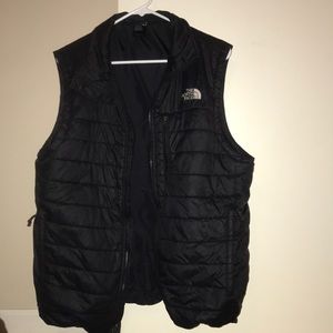 Men’s north face vest large